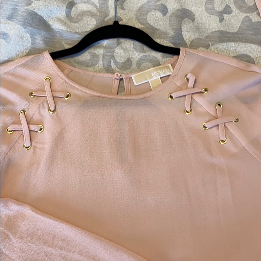 Michael Kors Beautiful and flattering blouse